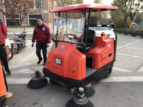 掃地車購買問題