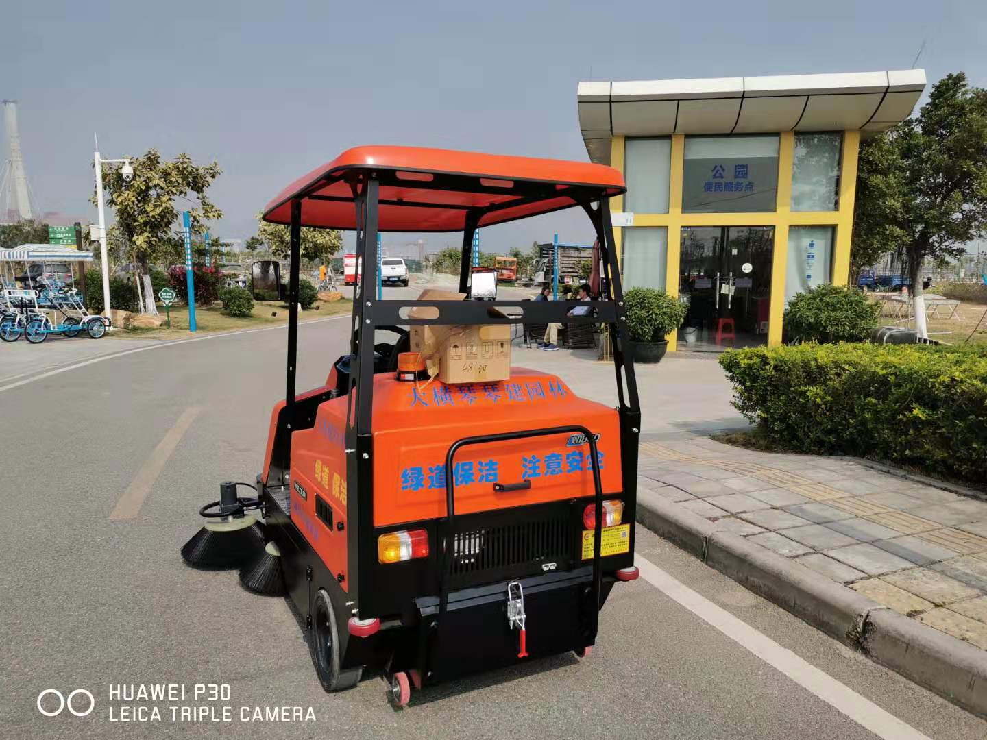 工廠掃地機大概什么價位？使用成本高不高？