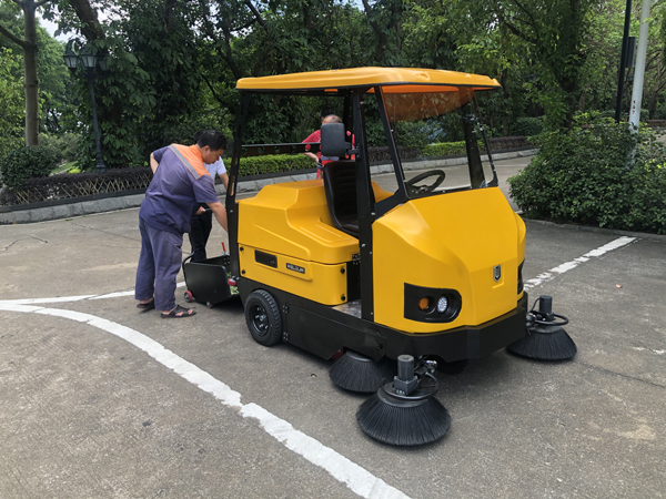 電動(dòng)掃地車(chē)什么品牌好？選購(gòu)技巧有哪些
