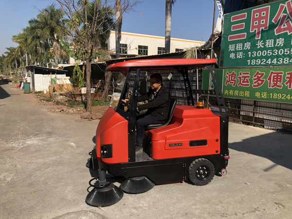電動掃地機轉(zhuǎn)彎需要注意什么