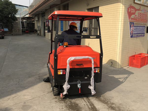 電動掃地車