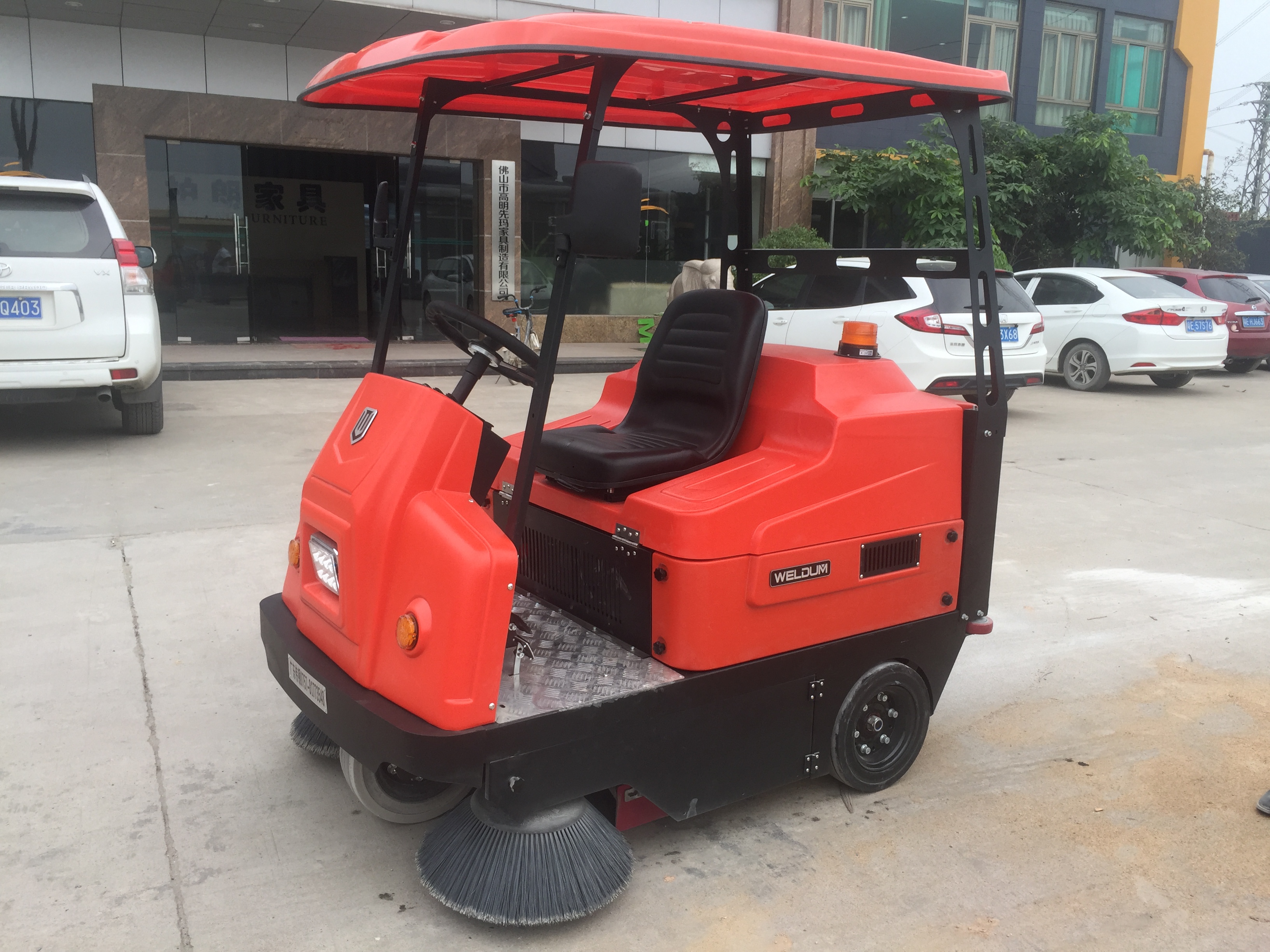 電動掃地車有電不走什么原因
