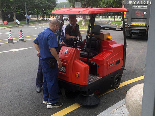 物業(yè)掃地車(chē)多少錢(qián)一輛？有什么要求