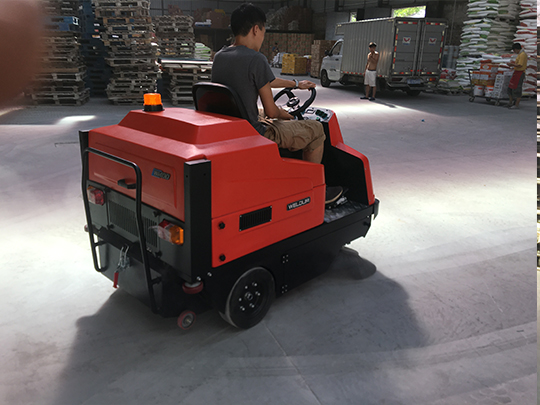 電動掃地車
